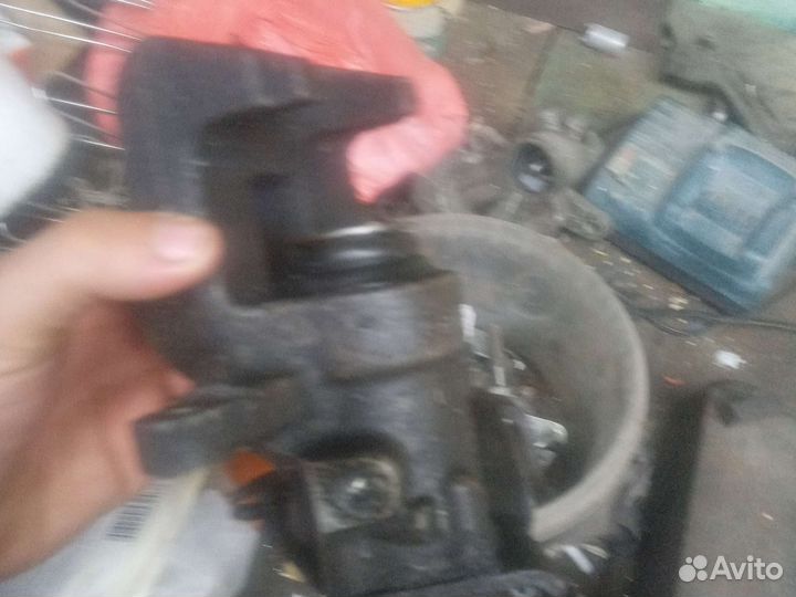 Суппорт задний правый Ситроен с 4 пикасо