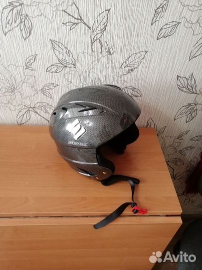 Горнолыжный шлем