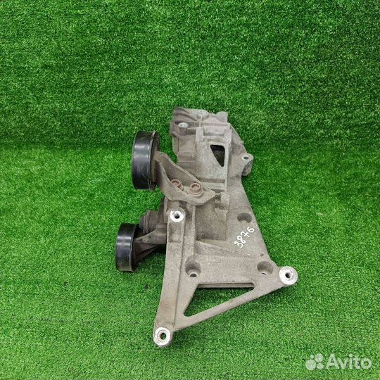 Кронштейн генератора Volkswagen Golf 5 2007