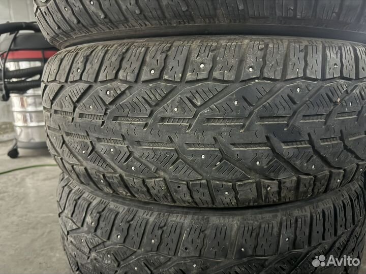 Tigar Ice 215/55 R17