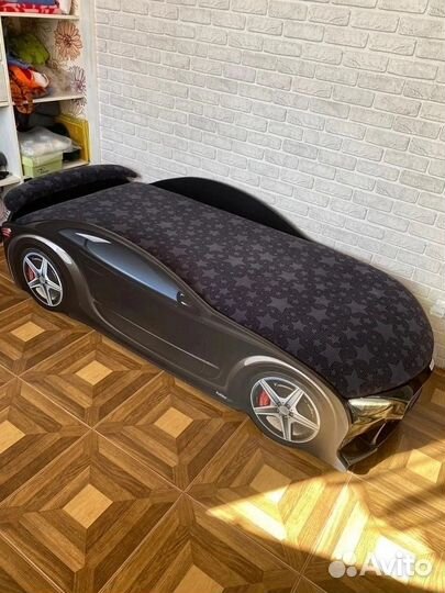 Детская кровать машина