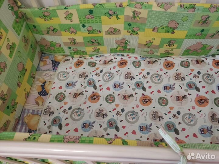 Кроватка с маятниковым механизмом