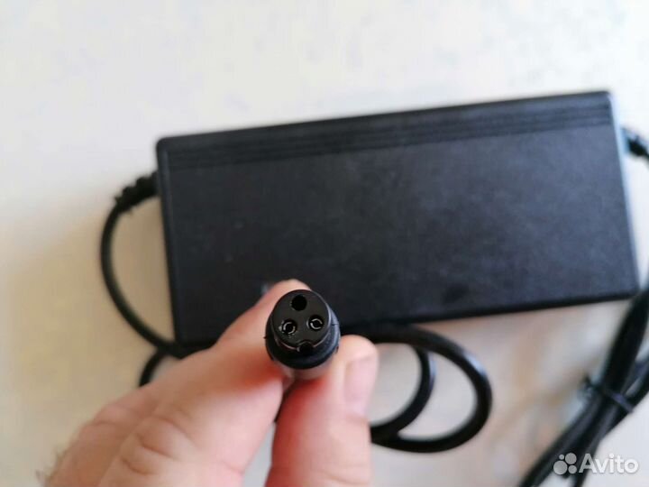 Зарядное устройство для гироскутера