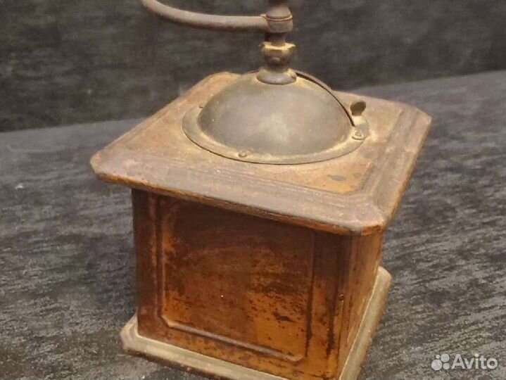 Ручная мельница антикварная