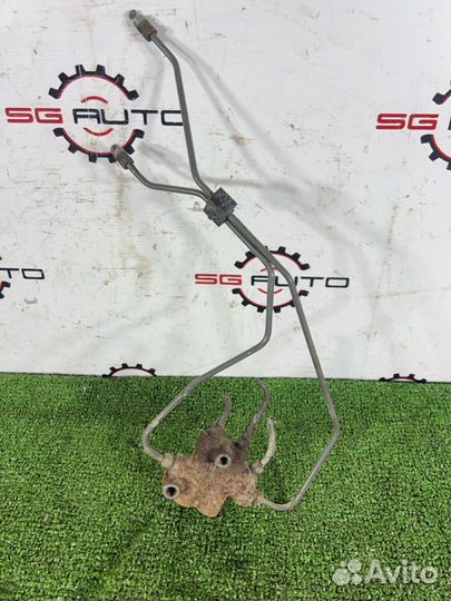 Распределитель тормозной Toyota Celica ZZT231