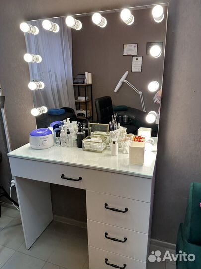Гримерный стол, стол визажиста бровиста