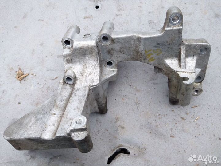 Кронштейн генератора Mitsubishi Outlander 3