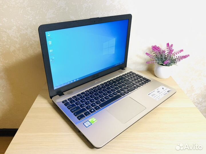 Свежий, мощный ноутбук (i5/ SSD 500/ 8 гб)