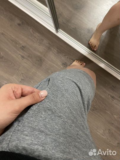 Серые шорты essentials