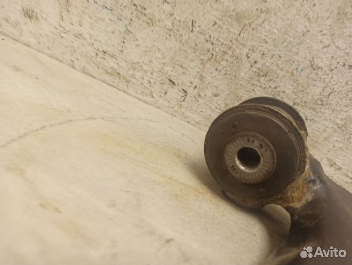 Рычаг передний правый