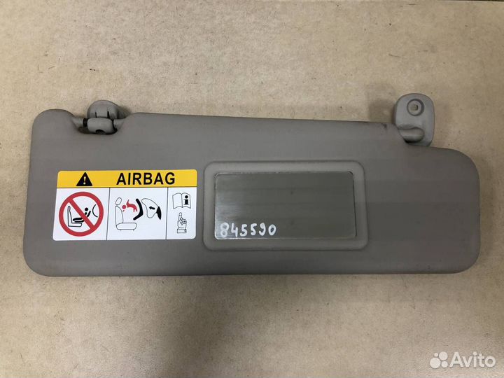 Козырек солнцезащитный внутри Renault Duster 2012