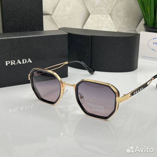 Солнцезащитные очки Prada