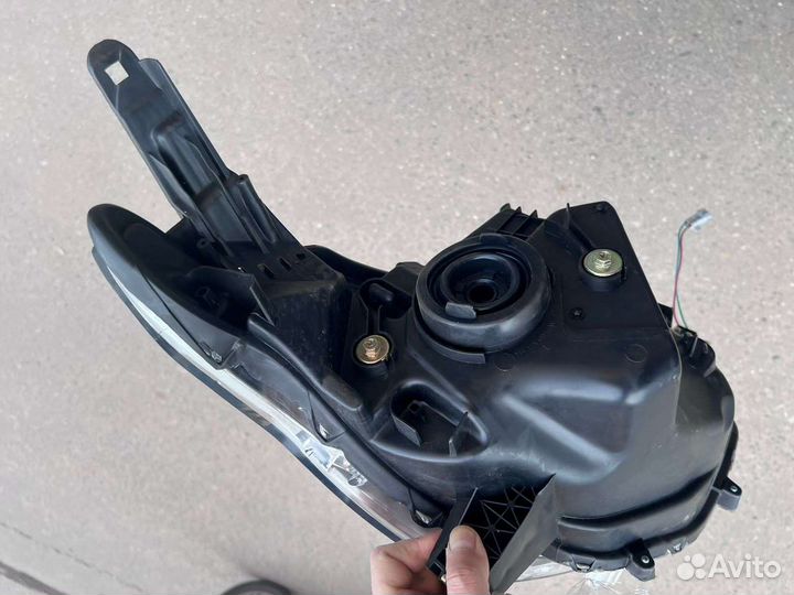 Фара правая Mitsubishi L200