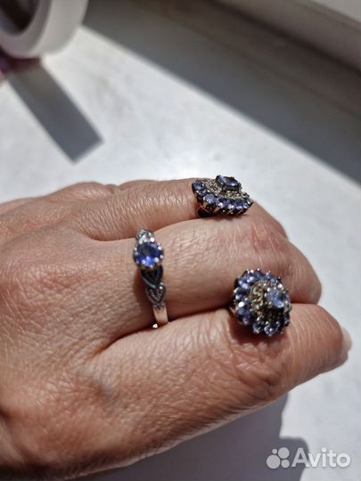 Комплект кольцо и серьги с танзанитами нат., р18.5