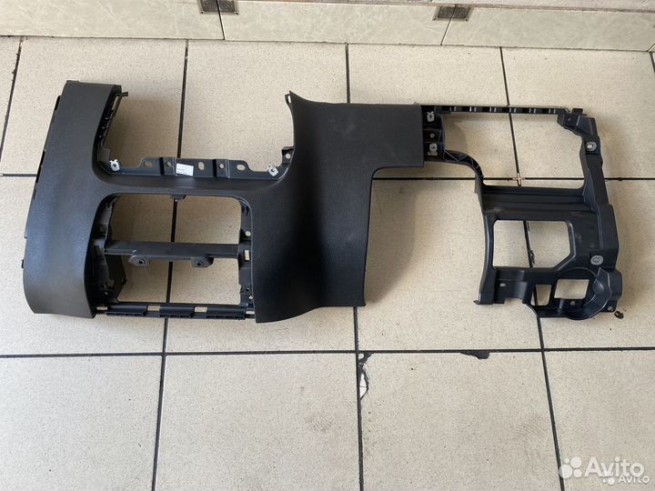 Накладка торпедо подрулевая Volkswagen Tiguan