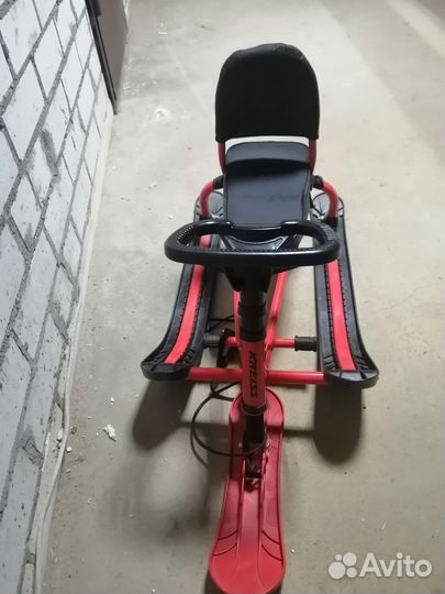 Детский снегокат со спинкой