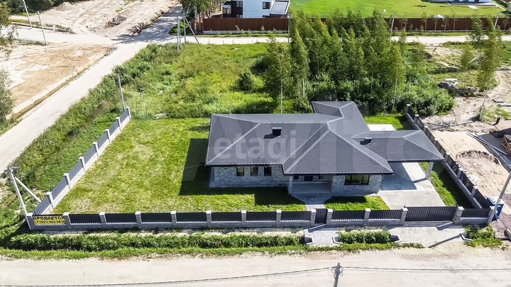 Коттедж 157,3 м² на участке 9,6 сот.