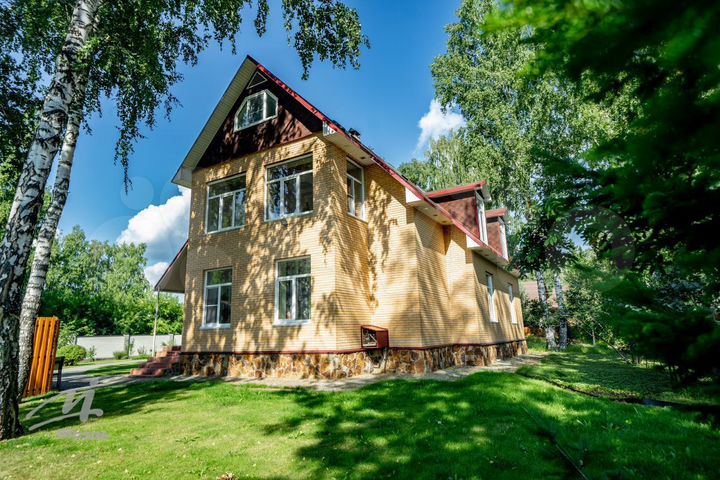 Коттедж 393 м² на участке 16 сот.