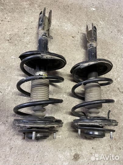 Стойки передние Mitsubishi Grandis NA4W