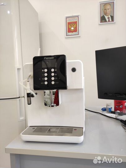 Кофемашина Pioneer белоснежная