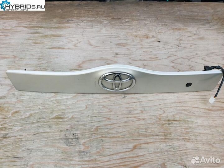 Ручка багажника Toyota Prius 2 NHW20 (2003 - 2011)