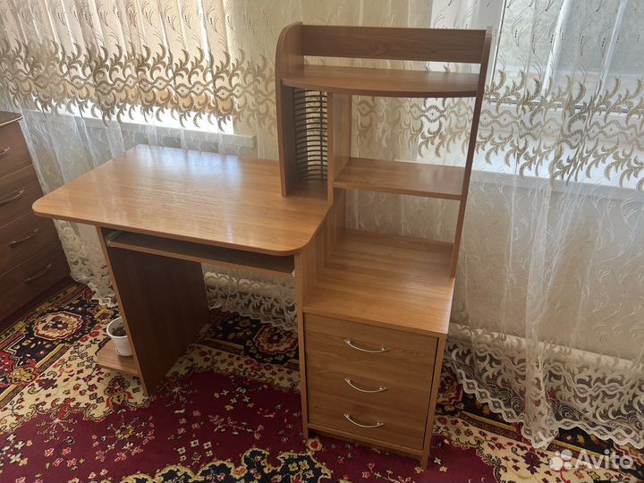 Компьютерный стол