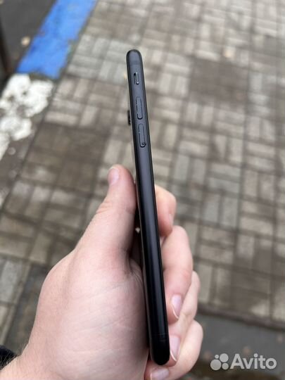 iPhone SE (2020), 64 ГБ