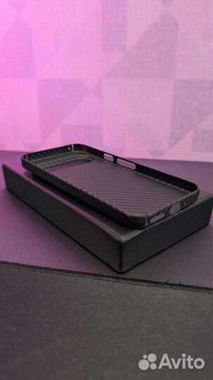 Чехол на Google Pixel 9, 9 Pro карбоновый