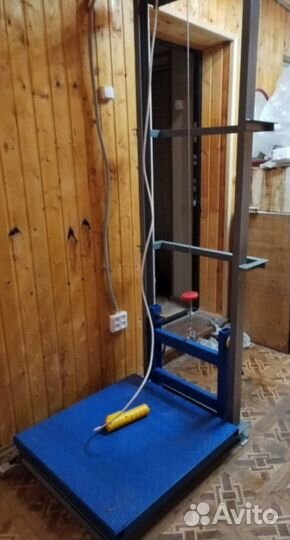 Грузовой лифт (малогрузовой консольный подъемник )