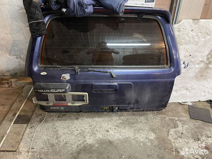 Продам заднюю дверь на Сурф 185