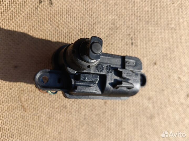 Моторчик замка лючка бензобака 8V0862159A