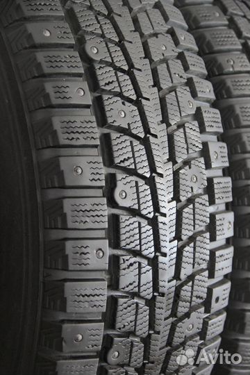 Dunlop SP Winter Ice 02 215/65 R16