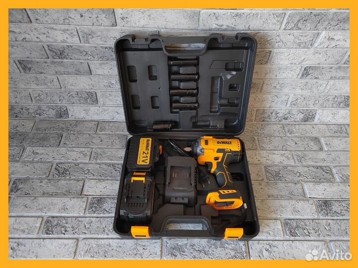 Аккумуляторный гайковёрт Dewalt 1000 Nm