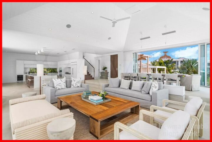 Дом 875 м² на участке 33 сот.