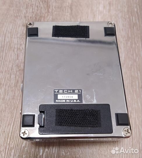 Педаль эффекта дисторшн tech 21 sansamp classic