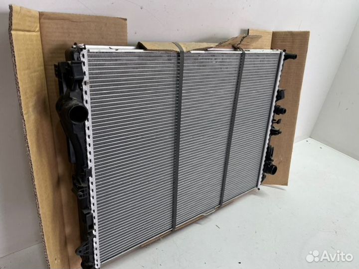 Радиатор охлаждения передний Mercedes Benz E-Class