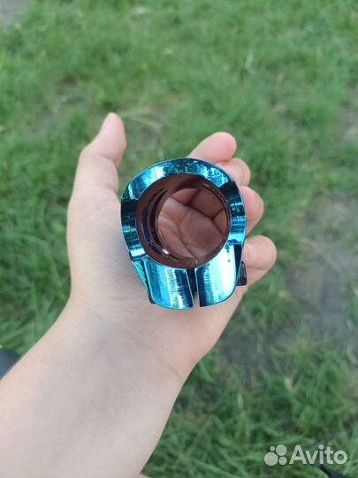 Зажим на трюковой самокат