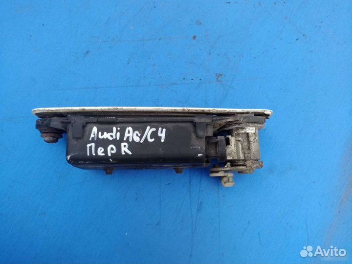Ручка двери передняя правая Audi А6 С4