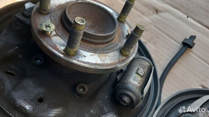 Escape Maverick Tribute 2WD задние рычаги +ступицы