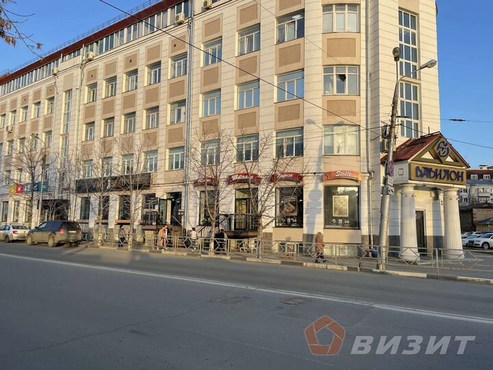 Торговая площадь у входа на 2 этаж