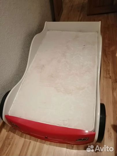 Детская кровать-машинка с матрацом