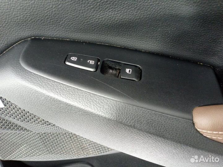 Обшивка двери передняя правая Kia Seltos 1