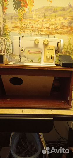Швейная машина Чайка 142