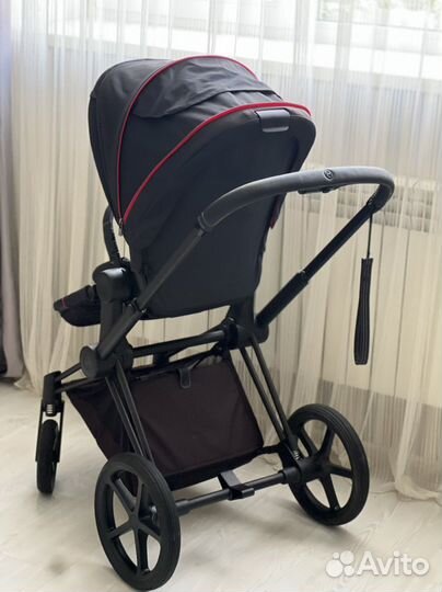 Cybex Priam III в расцветке Ferrari