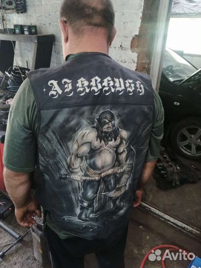 Кожаный жилет с аэрографией ручной работы