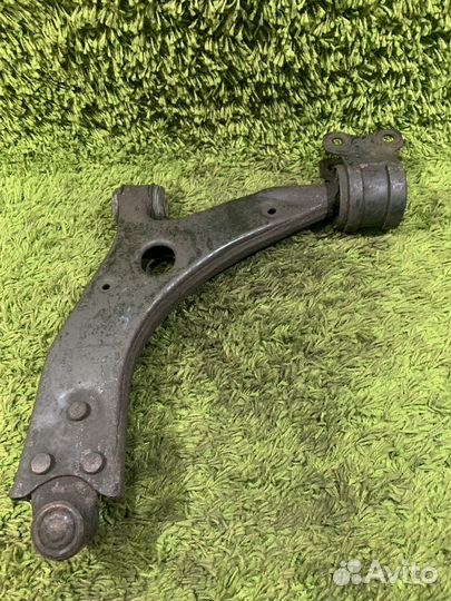 Рычаг нижний правый Ford Focus 2