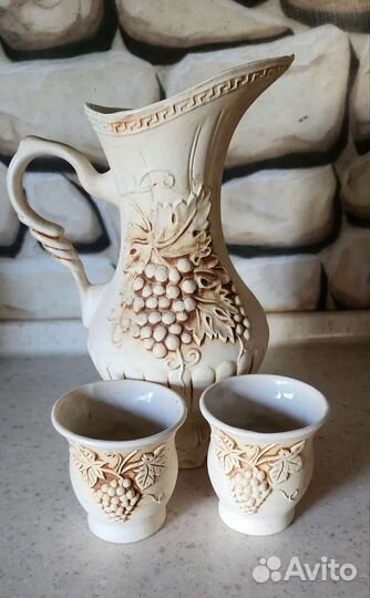 Глиняный кувшин для вина