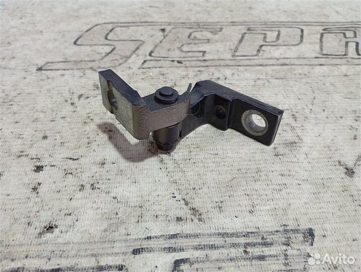 Петля двери верхняя задняя правая Volkswagen