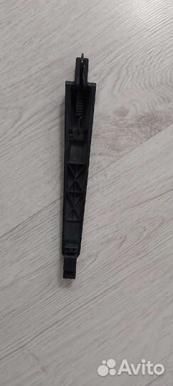 Крепление заднего дворника