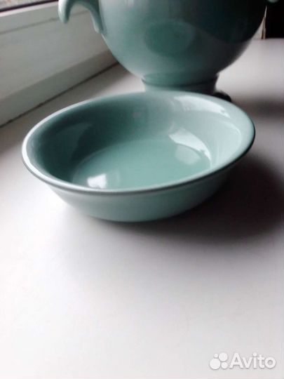 Новая супница с тарелками